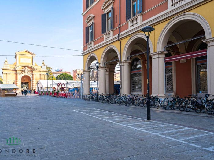 Appartamento con 6 locali in vendita in Via Galliera, Marconi, Bologna