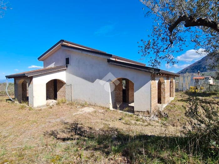 Casa con 6 locali in vendita in Via Petita, Melizzano