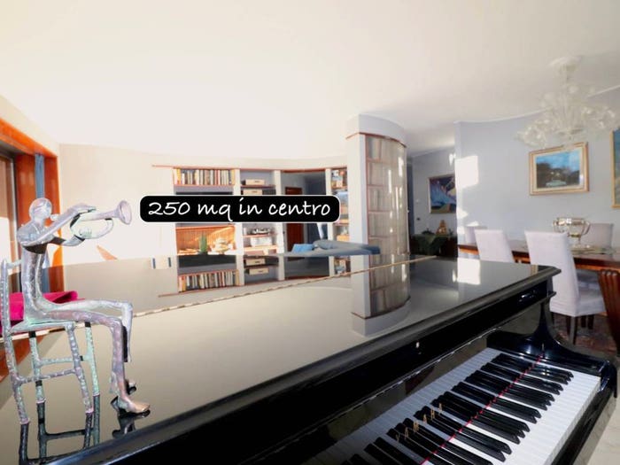 Appartamento con 5 locali in vendita in Via Enrico Candiani, Piazza Santa Maria, Busto Arsizio