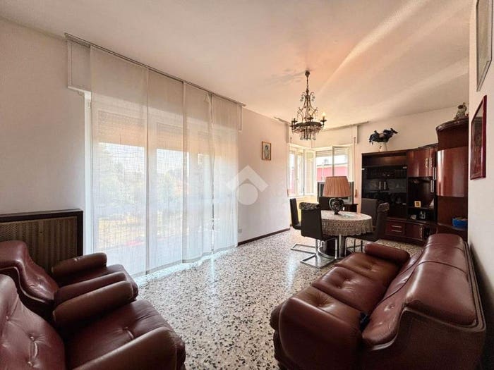 Casa quadrilocale in vendita in Via Giuseppe Garibaldi, Centro, Casnate con Bernate