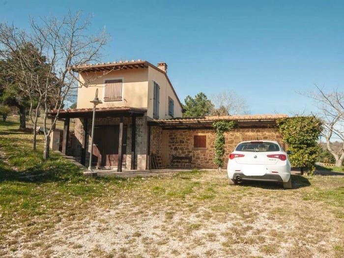 Casa con 5 locali in vendita in Via Dei Poggi SNC, Chianni