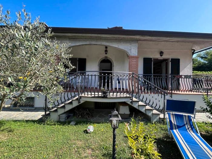 Casa con 6 locali in vendita in Via Sprini, Aulla