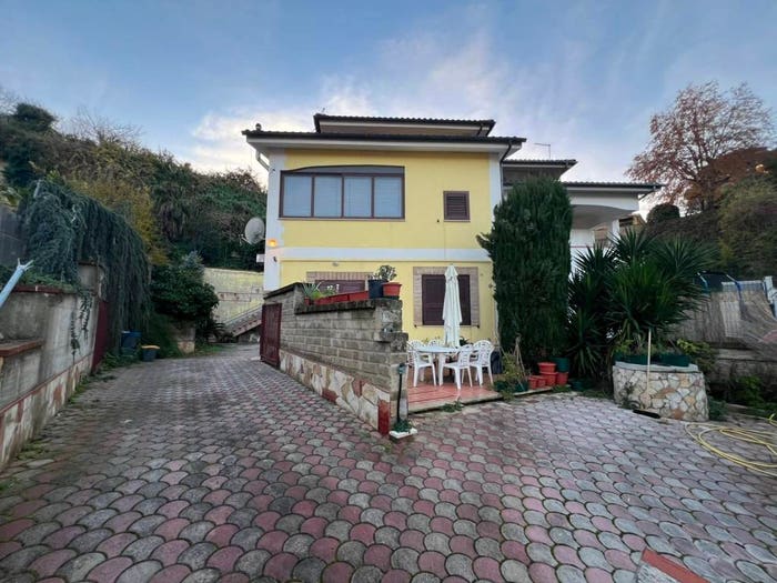 Appartamento quadrilocale in vendita in Via Sarule, Aranova, Fiumicino