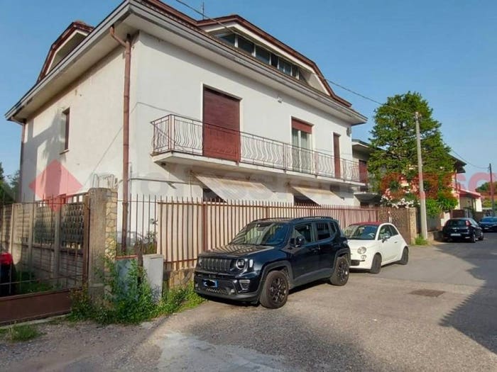 Appartamento trilocale in vendita in via monte rosa, Centro, Parabiago