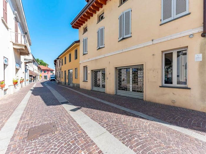 Casa con 6 locali in vendita in Piazza Angelo Borroni, Centro, Lainate