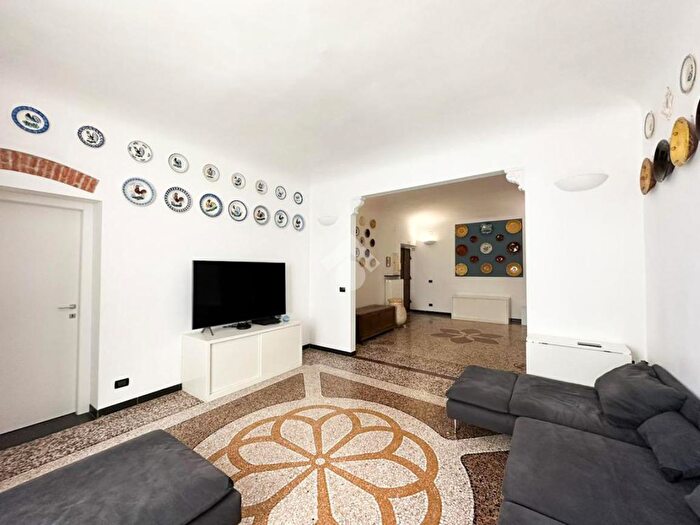 Appartamento con 6 locali in vendita in Via Gio Francesco Niella, Savona