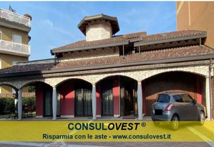Casa con 6 locali in vendita in Via Giuseppe Garibaldi, Centro, Garbagnate Milanese