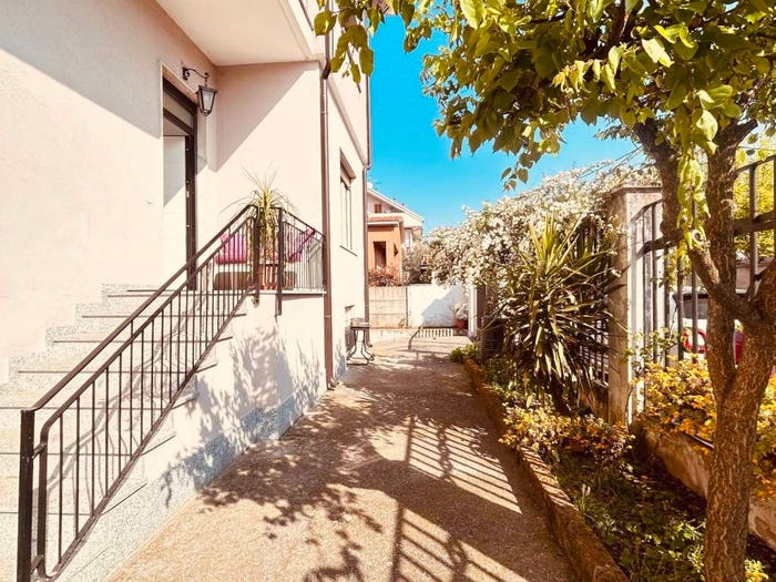 Appartamento con 5 locali in vendita in Via Luigi Capuana, Desio