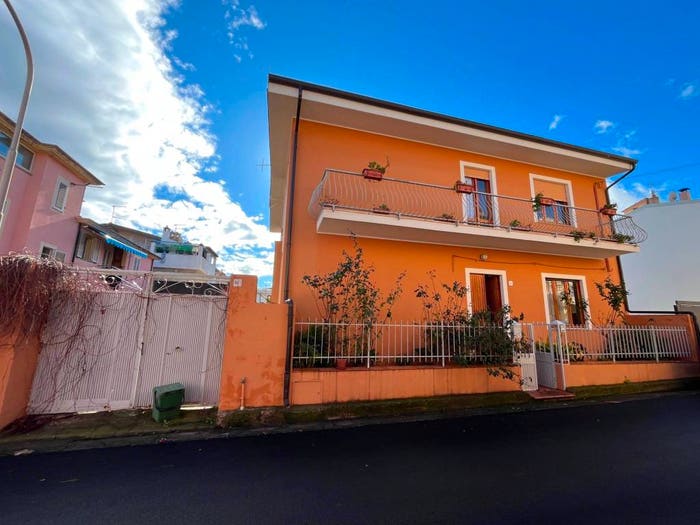 Casa con 6 locali in vendita in Via Piemonte, Centro, Tortolì