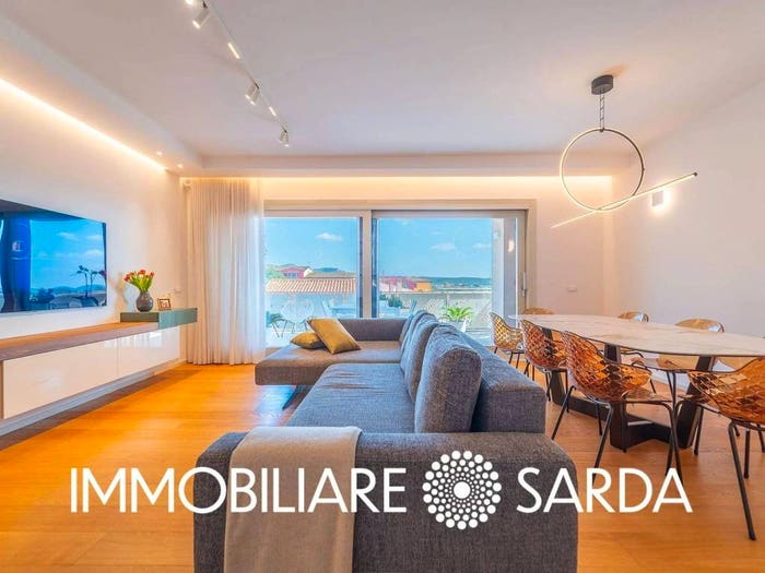 Appartamento con 5 locali in vendita in Via della Stampa, Viale Aldo Moro Ospedale Vecchio, Olbia