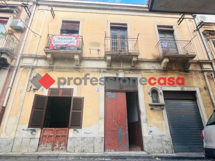 Appartamento trilocale in vendita in Via Cesare Abba, Palestro, Catania