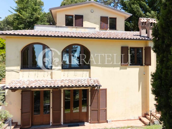 Casa con 6 locali in vendita in Via delle Rose Passignano sul Trasimeno, Centro, Passignano sul Trasimeno