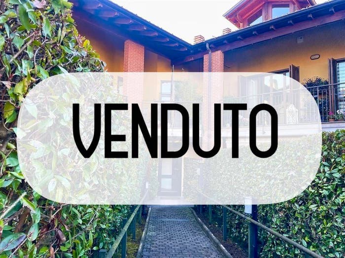 Appartamento trilocale in vendita in Via Del Fontanone, Centro, Azzate