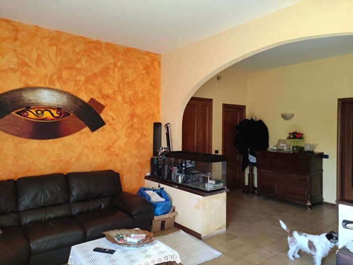 Casa con 6 locali in vendita in Piazza Giuseppe Giusti, Centro, Monsummano Terme