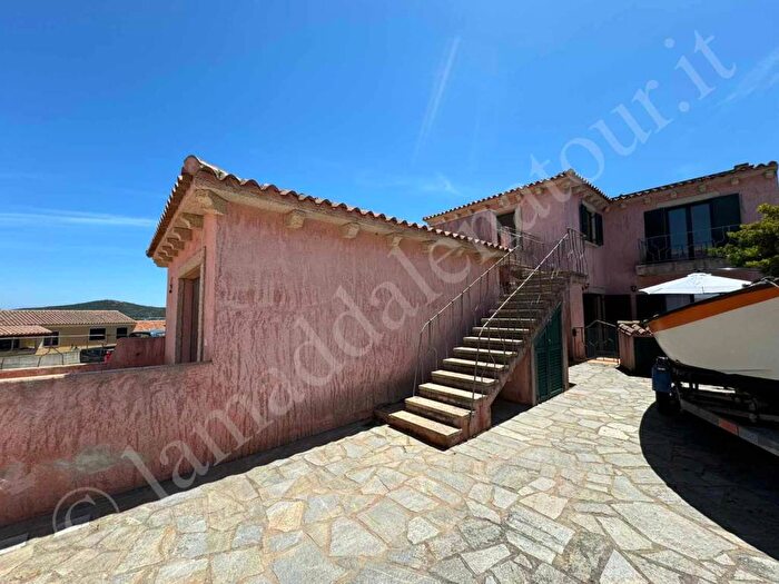 Casa trilocale in vendita in Strada Porto Pozzo Curichena, Porto Pozzo, Santa Teresa Gallura