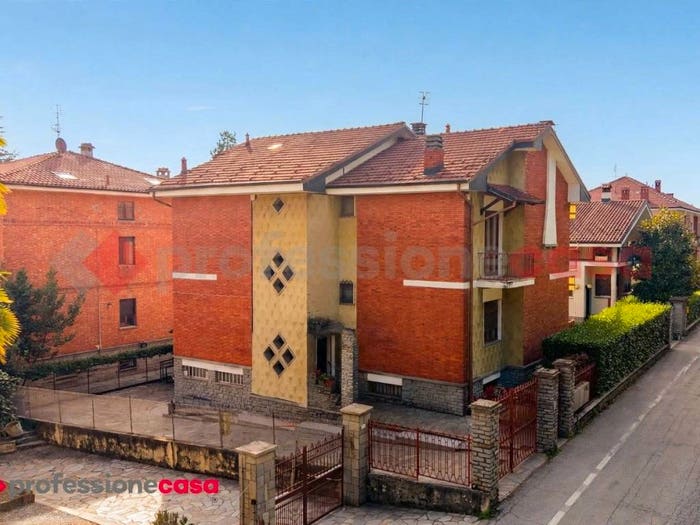Casa con 6 locali in vendita in Via Michelangelo Ferrero, Centro, Cumiana