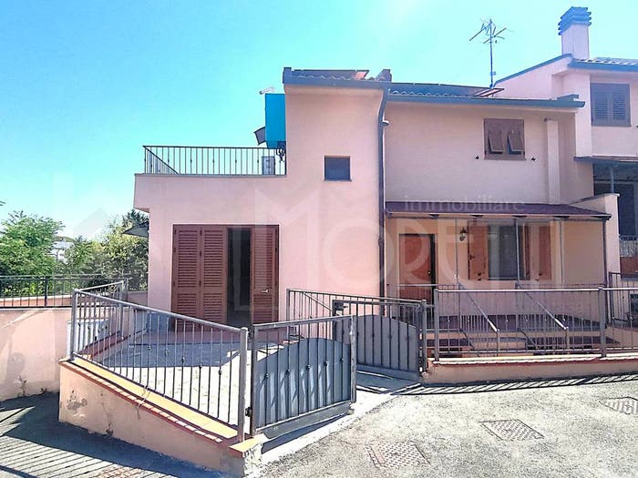 Casa con 5 locali in vendita in Via del Pino, Montenero Basso Montenero Alto, Livorno