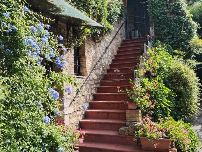 Appartamento con 6 locali in vendita in Santa Lucia, Perugia