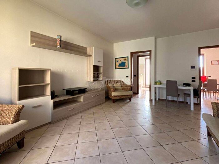 Appartamento trilocale in vendita in Via Giuseppe Garibaldi, Centro, Sant'Angelo Lodigiano