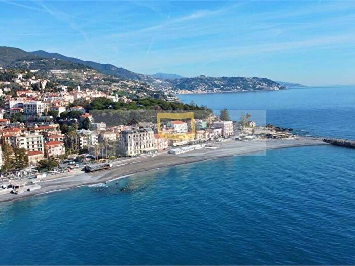 Casa quadrilocale in vendita in Via Sant'Ampelio, Centro Storico Sant'Ampelio, Bordighera