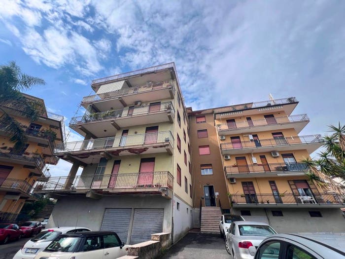 Appartamento con 6 locali in vendita in Via Circunvallazione Sturiale, Centro, Riposto