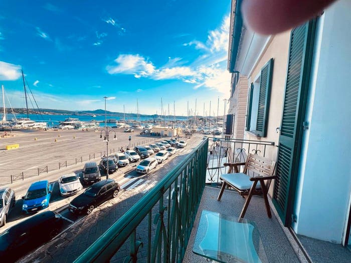 Appartamento con 6 locali in vendita in La Maddalena