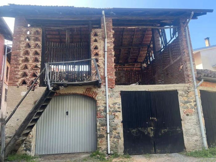 Casa quadrilocale in vendita in Via Giacomo Matteotti, Pianceri Alto, Pray