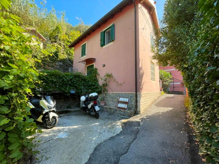 Casa quadrilocale in vendita in Via Finocchiara, Quezzi, Genova
