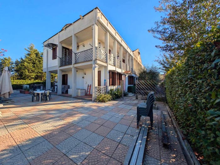 Casa con 6 locali in vendita in Via Bolsena, Fornacelle, Montemurlo