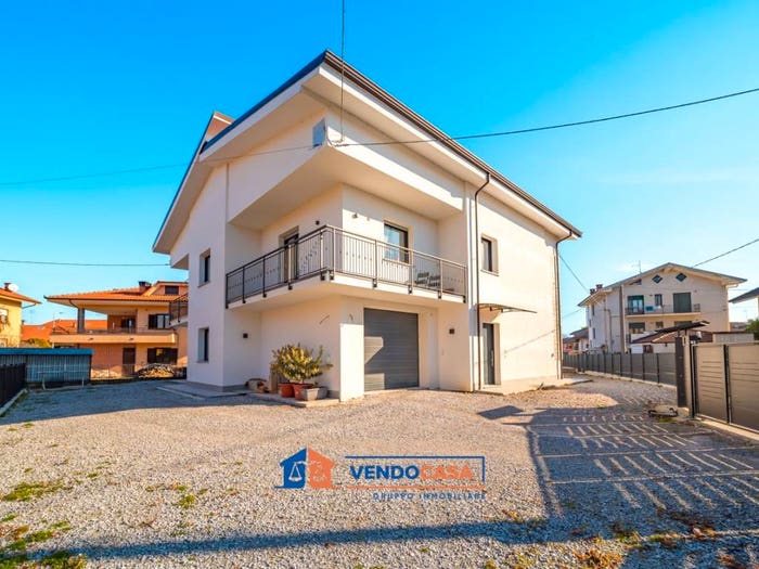 Casa con 6 locali in vendita in Via Barenghi, Centro, Busca