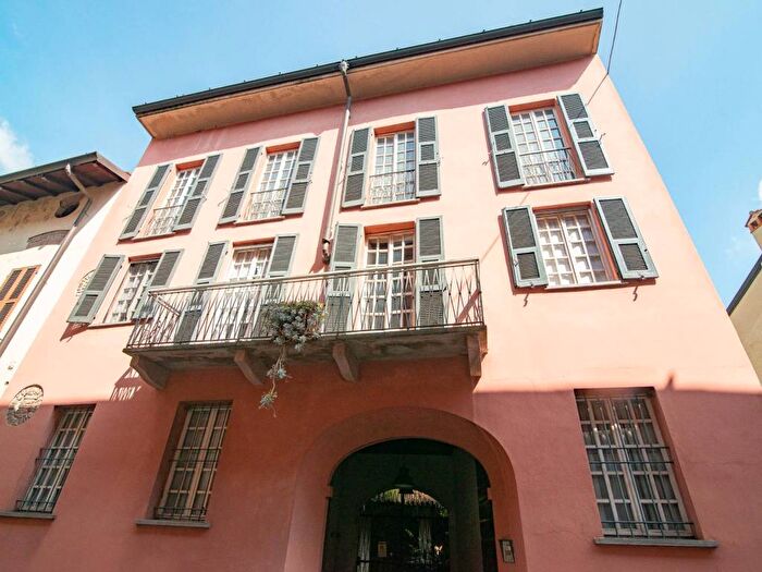 Casa con 6 locali in vendita in Via Giuseppina Strepponi, Centro Storico, Lodi