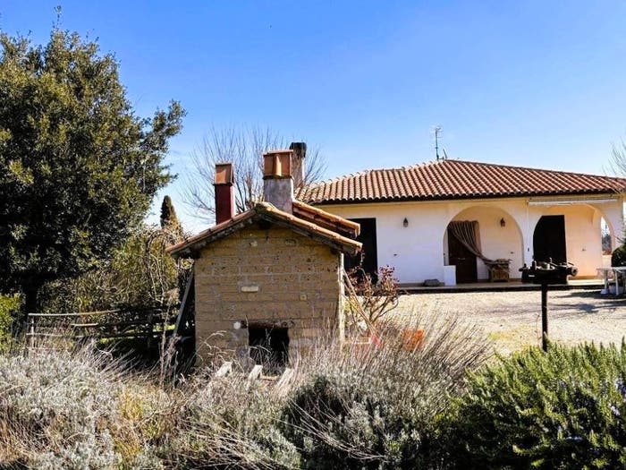 Casa con 6 locali in vendita in via Asinello, Montefiascone