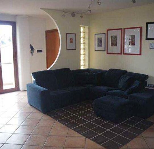 Casa con 6 locali in vendita in Urbino