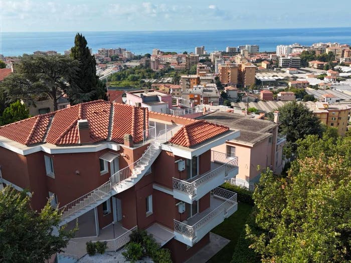 Appartamento trilocale in vendita in Strada Privata Bellavista, Centro, Vallecrosia