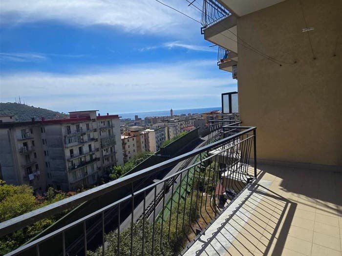 Appartamento trilocale in affitto in Via De Caro Giuseppe, Carmine Alto, Salerno