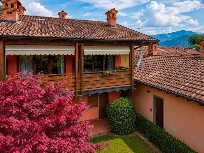 Appartamento trilocale in vendita in Via dei Caaler, Centro, Clusone