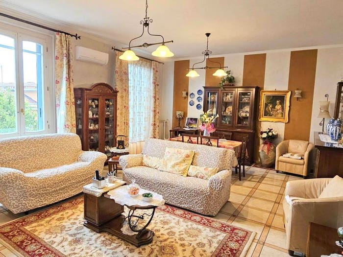Appartamento con 6 locali in vendita in Piazza Giuseppe Garibaldi, Centro, Chivasso