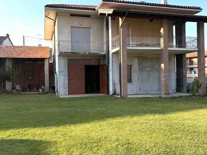 Casa con 5 locali in vendita in Bogogno