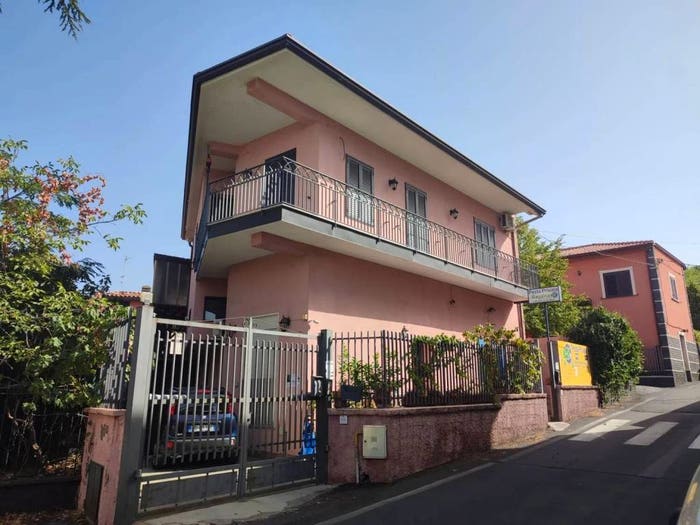 Casa con 6 locali in vendita in Via Paternò, Ragalna