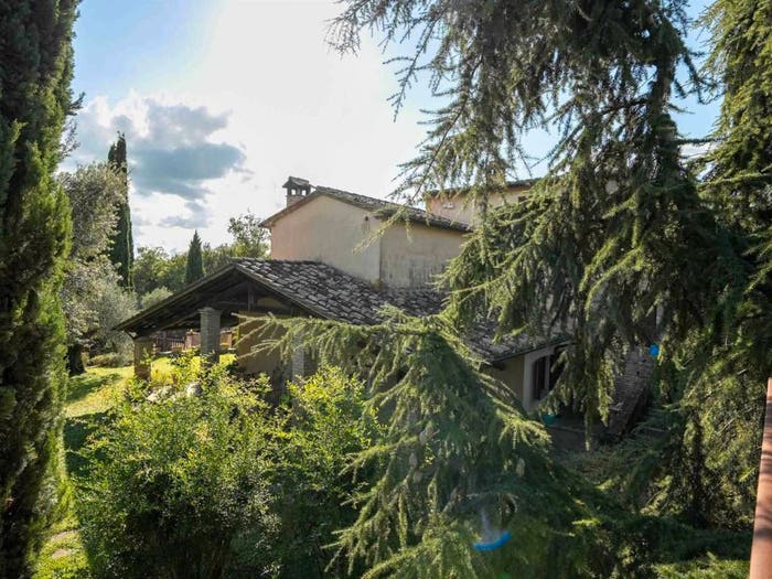Casa con 6 locali in vendita in Passignano sul Trasimeno
