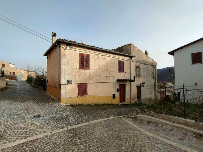 Casa trilocale in vendita in Civitaretenga, Navelli