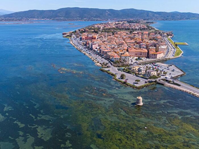 Appartamento quadrilocale in vendita in Via Sandro Pertini, Centro, Orbetello