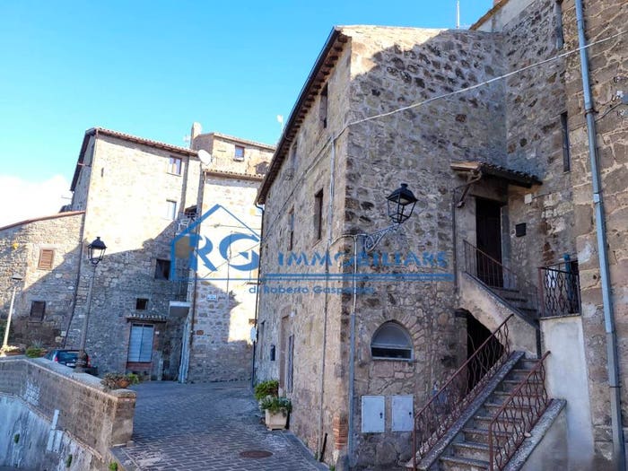 Appartamento quadrilocale in vendita in Piazza San Silvestro, Castiglione in Teverina