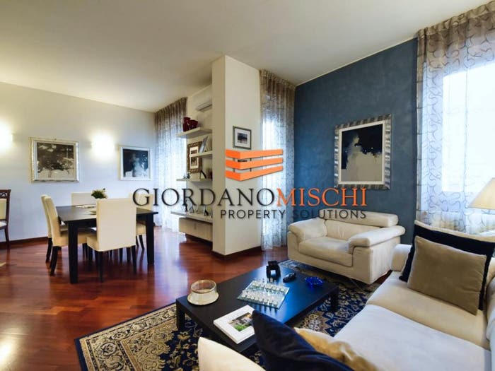 Appartamento quadrilocale in vendita in Via Italia, Centro Storico, Monza