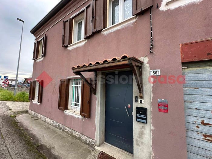 Casa con 6 locali in vendita in Via Dante Alighieri, Centro, Castagnaro