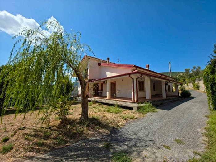 Casa con 6 locali in vendita in VIALE MONSIGNOR DOMENICO PETRONI, Cervicati
