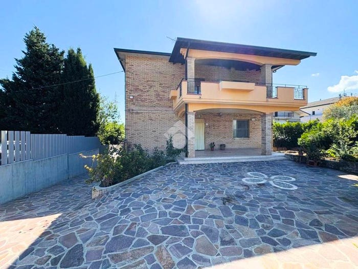 Casa con 6 locali in vendita in Contrada Serroni, Centro, Lanciano