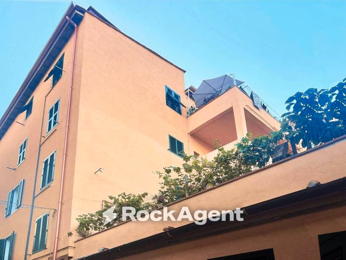 Appartamento con 6 locali in vendita in Via Sproni, Cisternone, Livorno