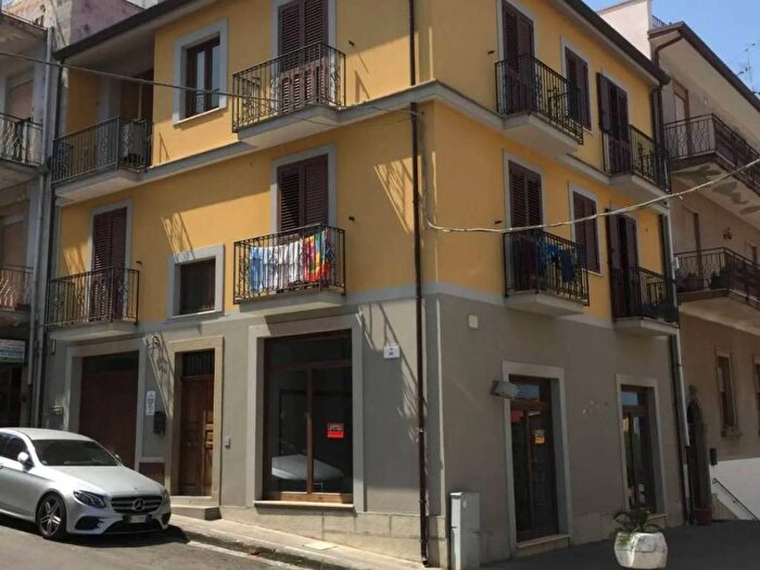 Casa con 6 locali in vendita in Via Roma, Castell'Umberto