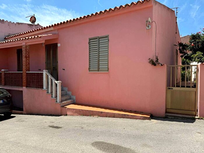 Casa con 5 locali in vendita in Via Lazio, Centro, Santa Teresa Gallura